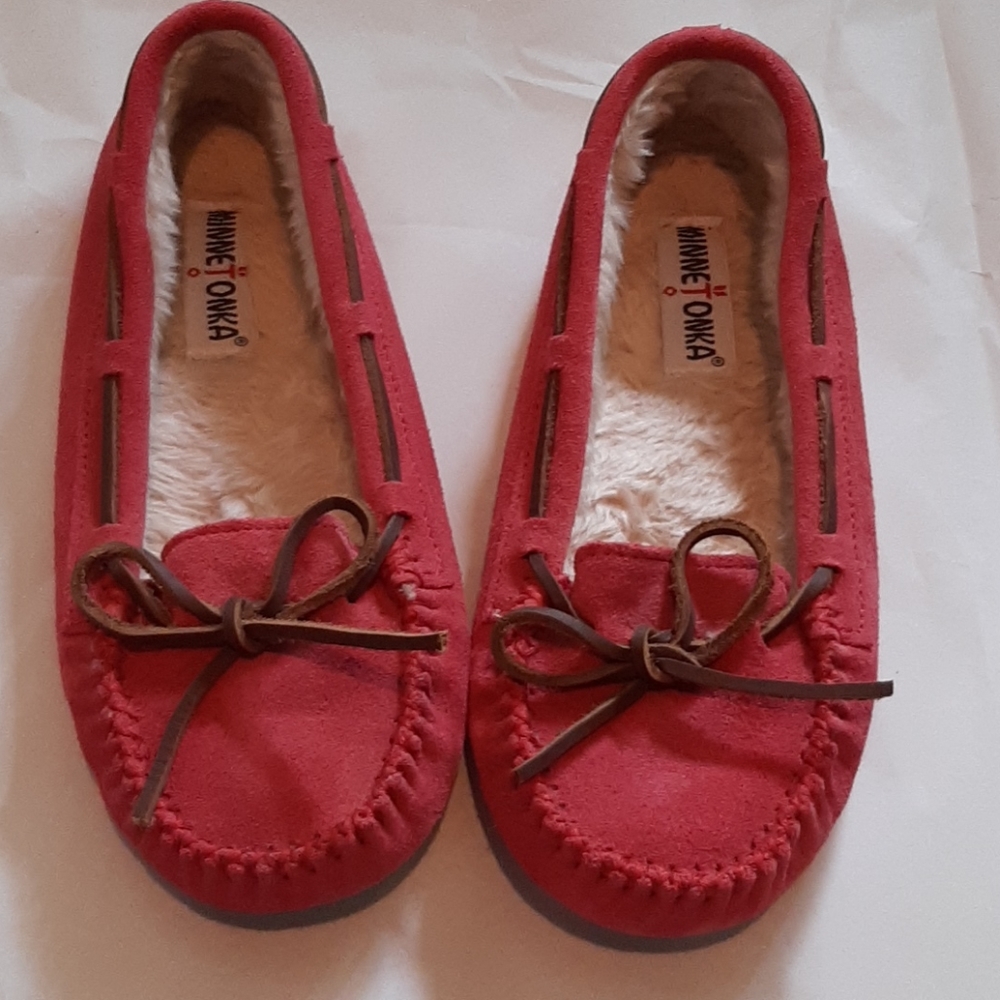MINNETONKA pink leather slippers moccasins